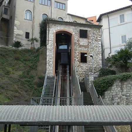 Апартаменты Casa Dell'Oliveto "Parcheggio Gratuito" Нарни Экстерьер фото
